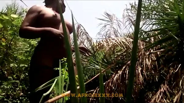 Vroča Horny tribe woman outdoor sveža cev