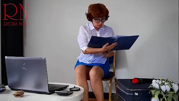 Sıcak Shaggy submits Velma to undress. Velma masturbates and reaches an orgasm! FULL VIDEO taze Tüp