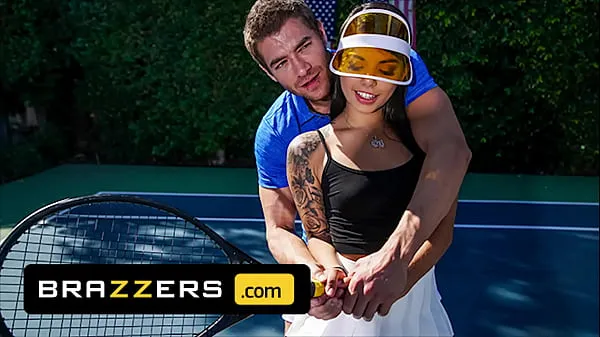 Hot Xander Corvus) Massages (Gina Valentinas) Foot To Ease Her Pain They End Up Fucking - Brazzers fresh Tube