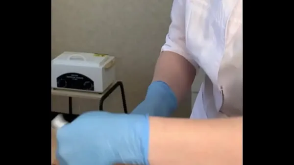 热的 The patient CUM powerfully during the examination procedure in the doctor's hands 新鲜的管