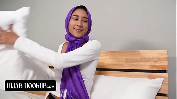 Horny Perv Peeps On Beauty Babe In Hijab Vanessa Vox أنبوب جديد ساخن