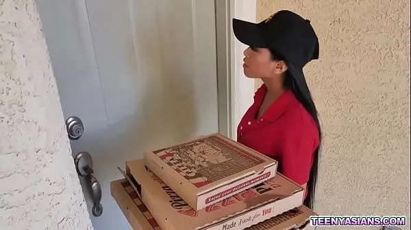 Hot Two horny teens ordered some pizza and fucked this sexy asian delivery girl fresh Tube