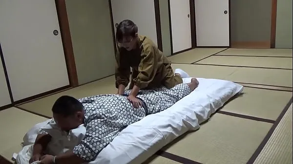 Hot Seducing a Waitress Who Came to Lay Out a Futon at a Hot Spring Inn and Had Sex With Her! The Whole Thing Was Secretly Caught on Camera in the Room fresh Tube