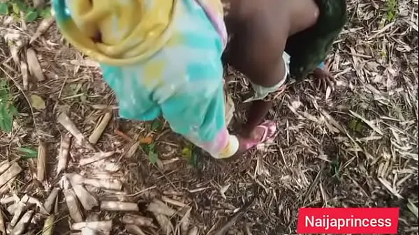 Quente COMING BACK FROM AMERICA BLACK TEEN WALK THE LONG WAY THROUGH THE STREAM TO FUCK HER LONG TIME VILLAGE LOVER IN THE BUSH-Naijaprincess tubo fresco