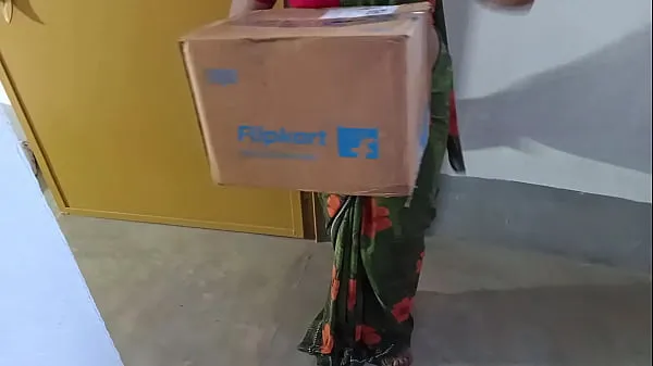 Get fucked from flipkart delivery boy instead of money when my husband not home أنبوب جديد ساخن