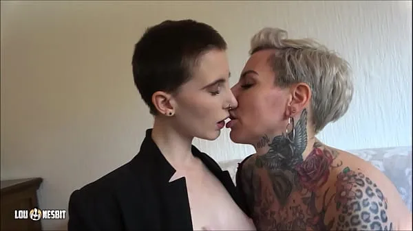 Hot Lesbian Compilation Lou Nesbit, Lia Louise Tiub segar panas
