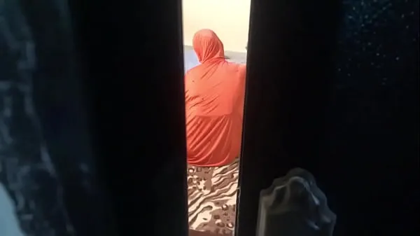 Tabung segar Muslim step mom fucks friend after Morning prayers panas