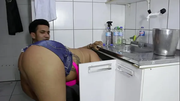 ร้อนแรง The cocky plumber stuck the pipe in the ass of the naughty rabetão. Victoria Dias and Mr Rola หลอดสด