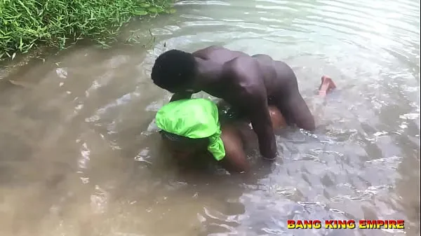 Kuuma BANG KING EMPIRE - Fucked An African Water Goddess For Money Ritual And He Can't Removed His Dick tuore putki