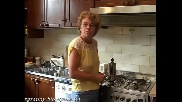 Tabung segar Ugly granny ass fucks panas
