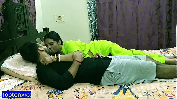 Tabung segar Indian xxx milf aunty ko shat first time sex but caught us and he demands sex panas