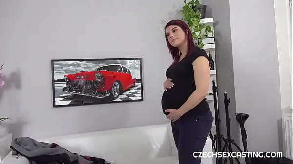 Горячий Чешская скучающая беременная женщина на кастинге трахается с самим собой свежий тюбик