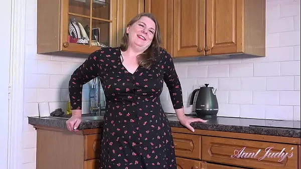 Vroča AuntJudys - Cookin' in the Kitchen with 50yo Voluptuous BBW Rachel sveža cev