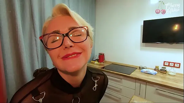 Vroča Blonde with glasses fucked in the ass on a bar stool sveža cev