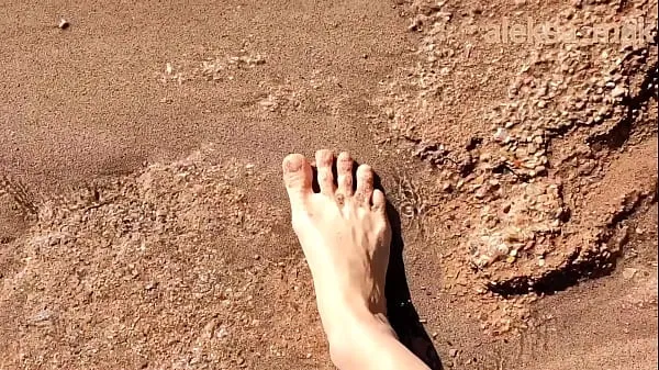 Ζεστό day off feet feet on the beach naked φρέσκο ​​σωλήνα