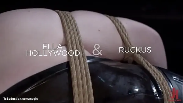 Sıcak Redhead shemale slave Ella Hollywood in kiny latex lingerie is gagged and bound in her first suspension ever gets ass whipped and fucked with Sybian by master Ruckus taze Tüp