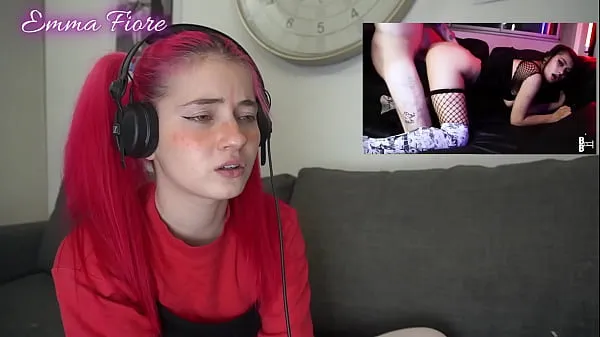 Hete Petite teen reacting to Amateur Porn - Emma Fiore verse buis