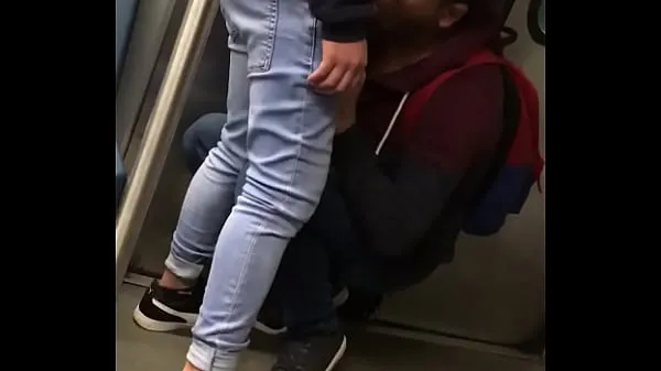 Ζεστό Blowjob in the subway φρέσκο ​​σωλήνα