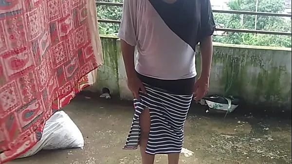 Varmt Neighbor, who was drying clothes, seduced her sister-in-law and fucked her in the bedroom! XXX Nepali Sex frisk rør
