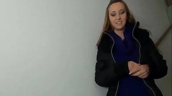 뜨거운 Beautiful classmate ask her friend to record her beautiful pussy at university emergency stairs 신선한 튜브