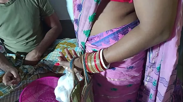 Heiße Eierverkäufer fickt Bhabhi allein zu Hause XXX Bhabhi Sexfrische Tube