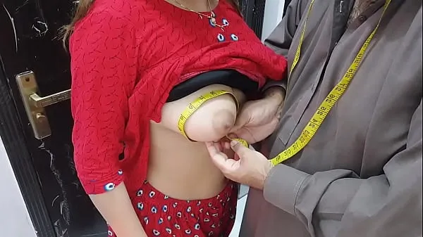 Ζεστό Desi indian Village Wife,s Ass Hole Fucked By Tailor In Exchange Of Her Clothes Stitching Charges Very Hot Clear Hindi Voice φρέσκο ​​σωλήνα