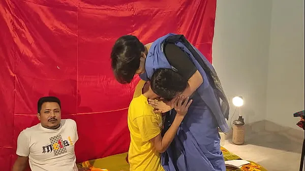 Tabung segar Husband fingering while his wife fuck Threesome sex Bengali , Shathi khatun and hanif and Shapan pramanik panas