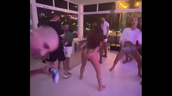 Vroča Anitta in a bikini at a party sveža cev