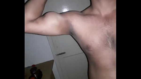 Hete Sexy body show muscle man verse buis