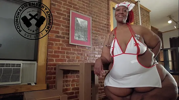 Kuuma Wide Hip Monster Booty Nurse Sucks A Hard Fat Dick (Promo tuore putki