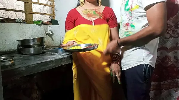 XXX Bhabhi Fuck in clean Hindi voice by painting sexy bhabhi on holi أنبوب جديد ساخن