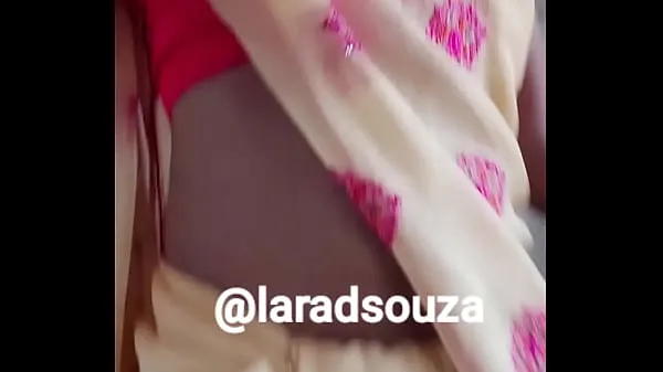 Varm Lara D'Souza färsk tub