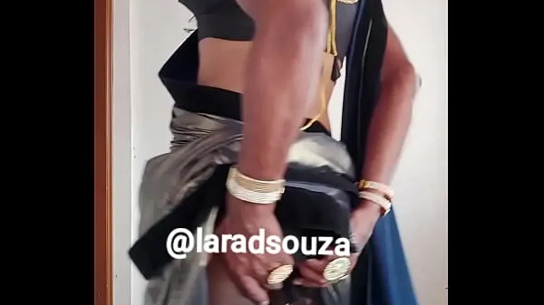 Tabung segar Indian crossdresser slut Lara D'Souza sexy video in lycra saree part 2 panas