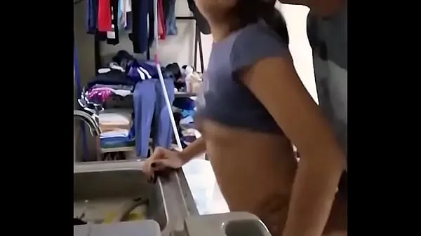 Varmt Cute amateur Mexican girl is fucked while doing the dishes frisk rør