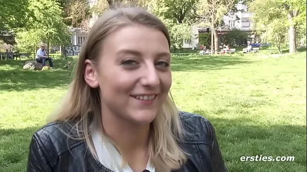 Hot 19-year-old girl from Munich allows herself to be filmed masturbating Tiub segar panas
