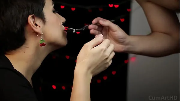 Ống nóng Happy Valentines Day! I clean her cum facial with a spoon, then she eats it tươi