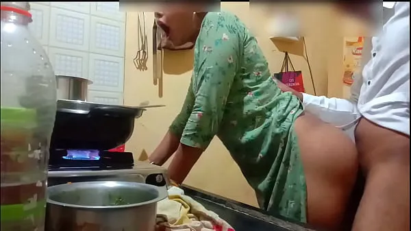Vroča Indian sexy wife got fucked while cooking sveža cev