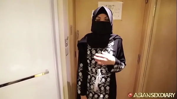 Caldo araba musulmana scopata da uno straniero bianco in Israele la guarda mentre succhia il cazzo in un hotel del centro per un breve periodotubo fresco