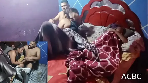 Vroča Stepdaughter being fucked from behind by stepfather next to who smiles sveža cev