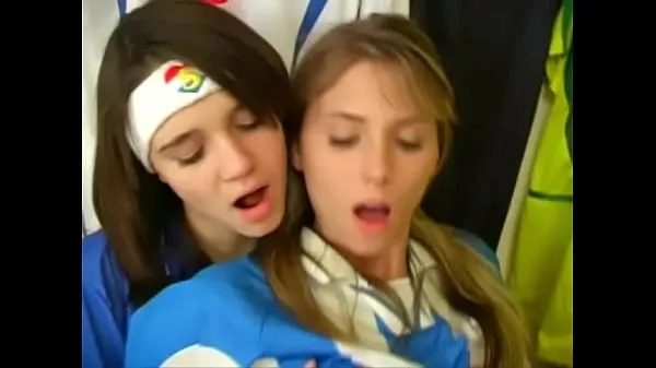 Sıcak Girls from argentina and italy football uniforms have a nice time at the locker room taze Tüp