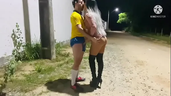Hot FOOTBALL PLAYER FUCKING A CUZINHO IN THE MIDDLE OF THE STREET fresh Tube