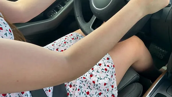Tabung segar Stepmother: - Okay, I'll spread your legs. A young and experienced stepmother sucked her stepson in the car and let him cum in her pussy panas