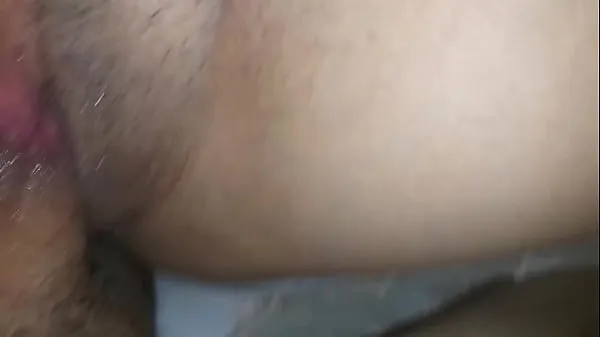 Vroča Fucking my young girlfriend without a condom, I end up in her little wet pussy (Creampie). I make her squirt while we fuck and record ourselves for XVIDEOS RED sveža cev