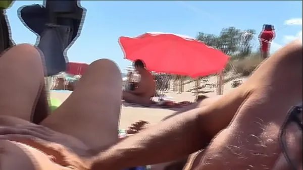 뜨거운 LLEEMEE (7) -Fun in the nudist beach in front of a man who din't notice at all 신선한 튜브