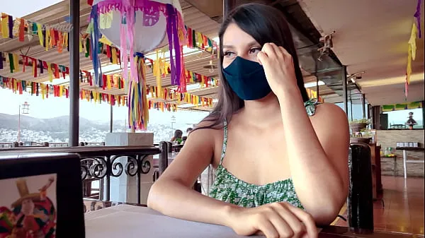 Vroča Mexican Teen Waiting for her Boyfriend at restaurant - MONEY for SEX sveža cev