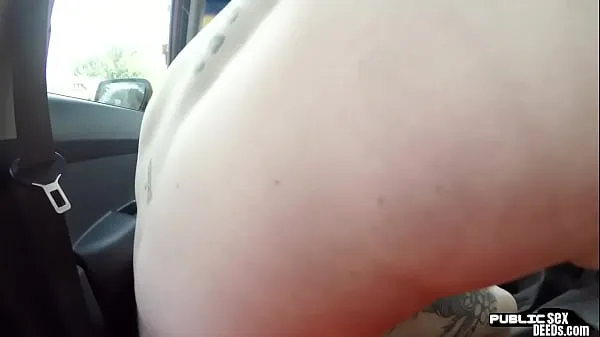 Varmt Cowgirl curvy MILF public pussyfucked in car outdoor frisk rør