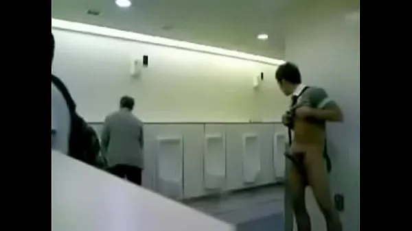 exhibitionist plan in public toilets أنبوب جديد ساخن