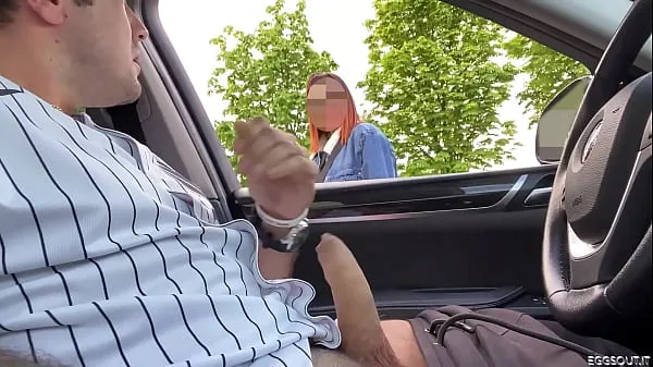 Gorąca I jerk off in the car in front of strangers świeża tuba