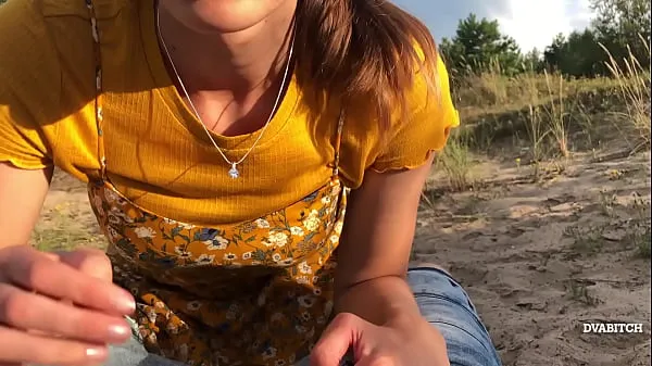 Heiße Sucked dick at the public beach and got caught and interruptedfrische Tube