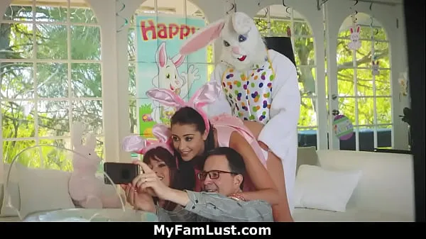 Tabung segar Stepbro in Bunny Costume Fucks His Horny Stepsister on Easter Celebration - Avi Love panas